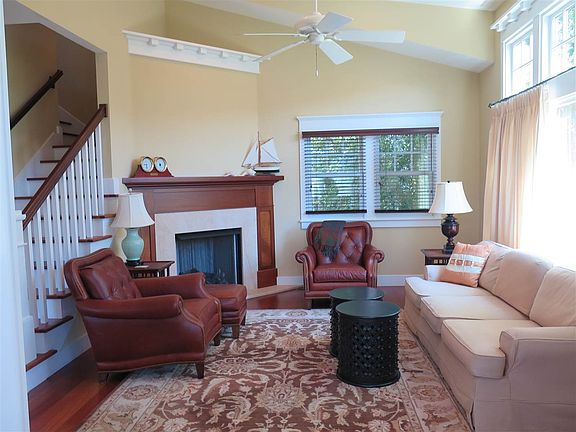 5th image of 303 Coral Ave