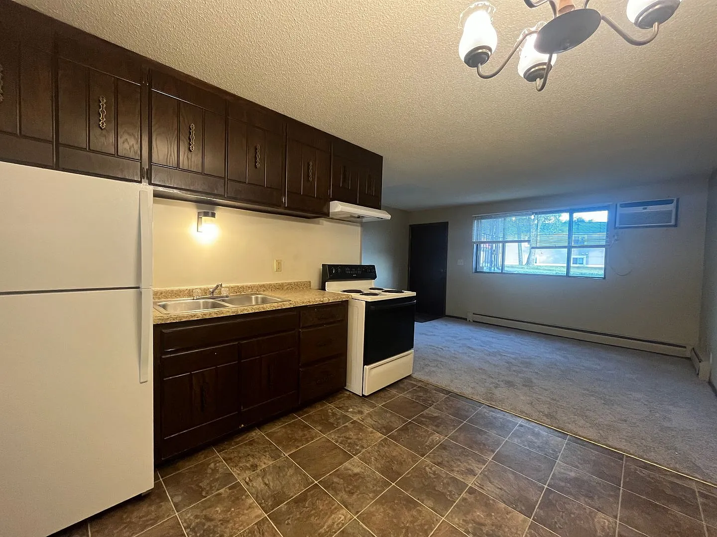 1439 Case Ave — Photo 1