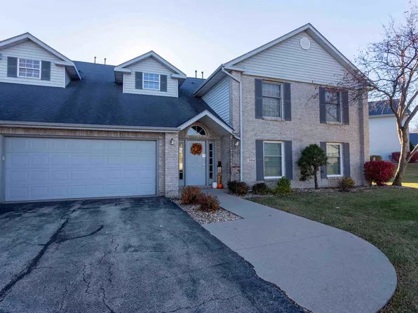 3254 Lake Ridge Dr, Dubuque, IA 52003