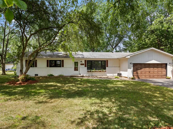 2140 Bonnie Ln, Monticello, IL 61856