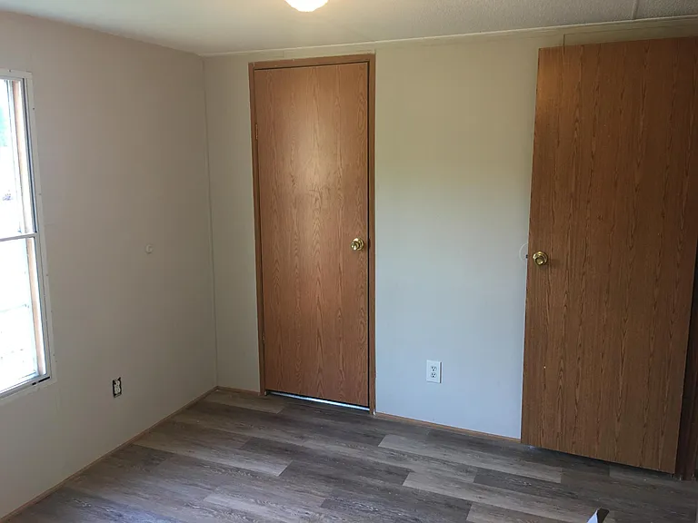 476 Sharpe St — Photo 17