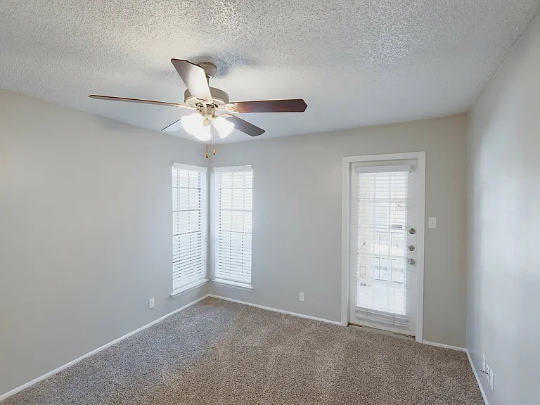 Hidden Oaks Apartments — Photo 44