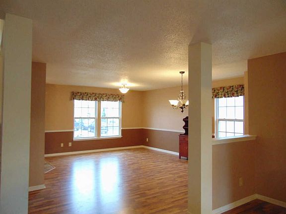 4th image of 2601 Narragansett Way