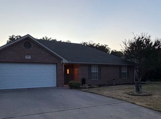 1107 Oxford Dr, Gainesville, TX 76240