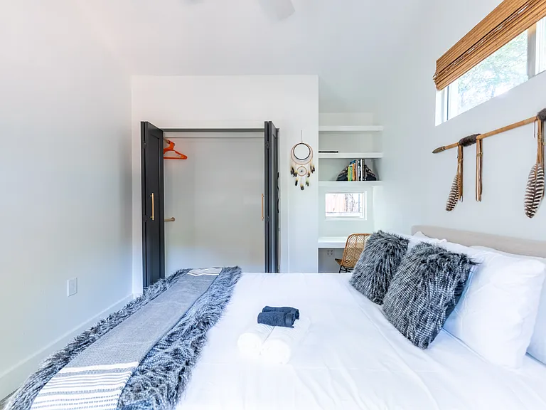 2202 Santa Rosa St — Photo 23