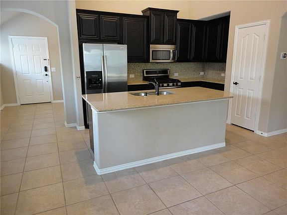 3rd image of 202 Bayberry Dr