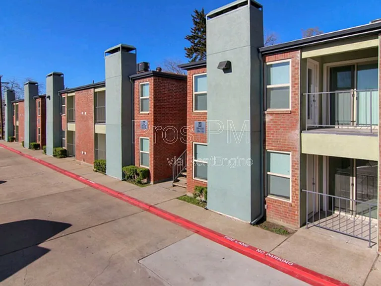Monarch Place — Photo 3