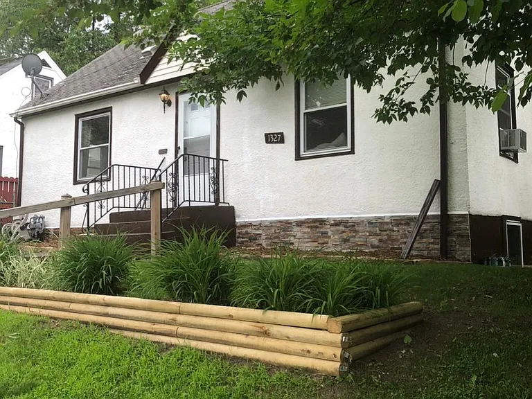 1327 Prior Ave S — Photo 12