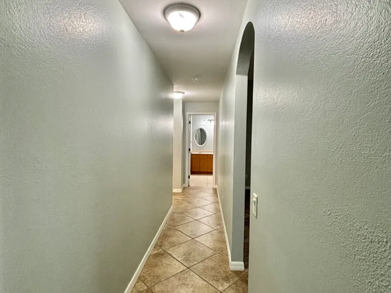 1405 Trafalgar Pkwy — Photo 52