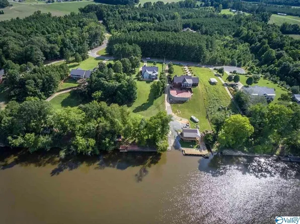 606 Hardie Ln, Hokes Bluff, AL 35903