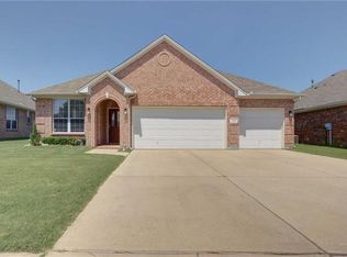 721 Crownpoint Ct, Arlington, TX 76002