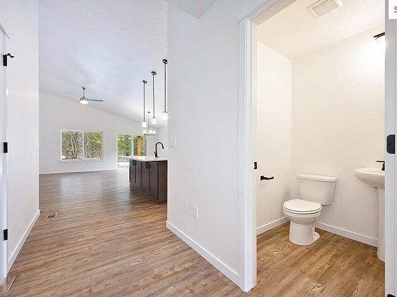 4th image of 1177 Jersey St