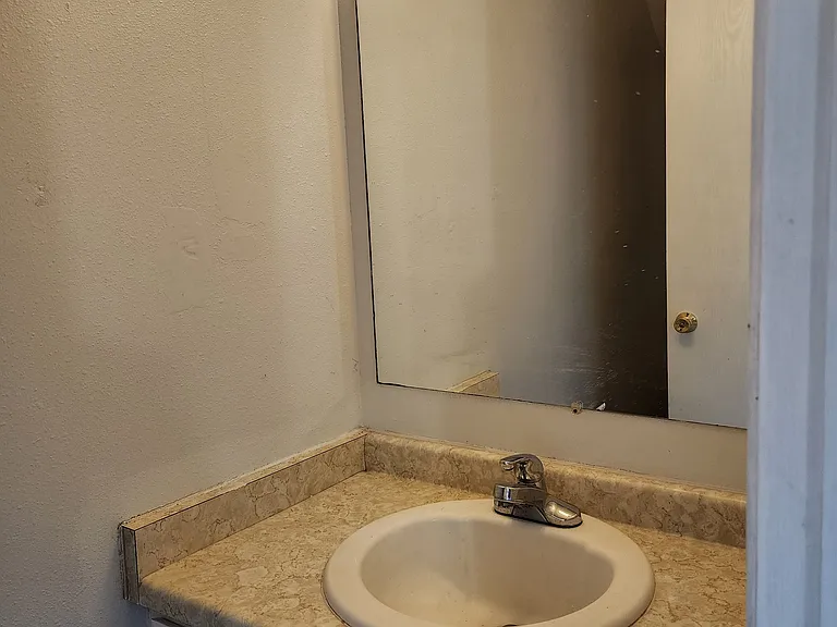 32 Royal Crest Dr #C — Photo 7