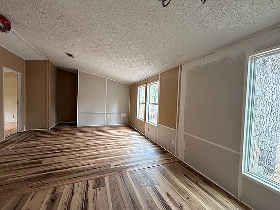 5th image of 10350 Evergreen St