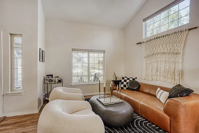 2497 Lexington St — Photo 5
