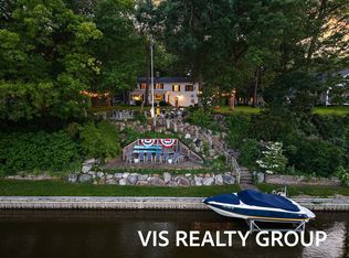 15085 Mercury Dr, Grand Haven, MI 49417
