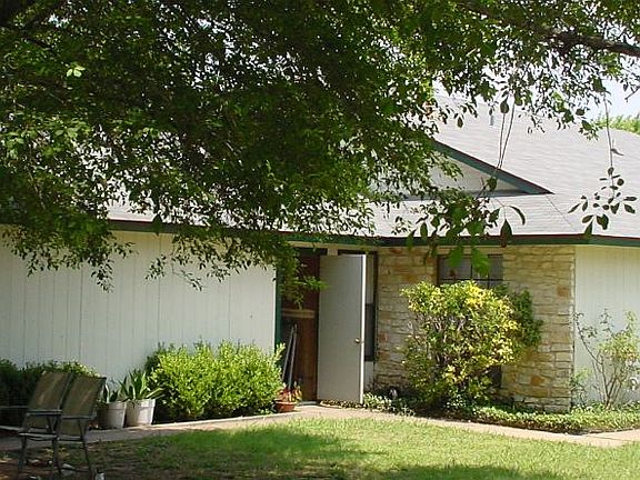 2nd image of 705B Country Aire Dr
