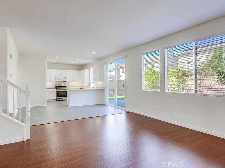 321 Riley Ct — Photo 15