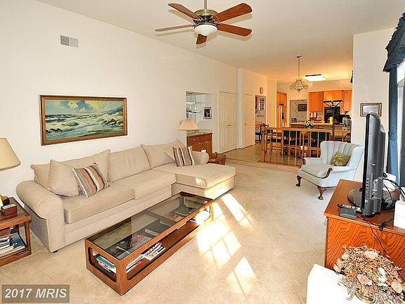 5th image of 10009 Manor Pl
