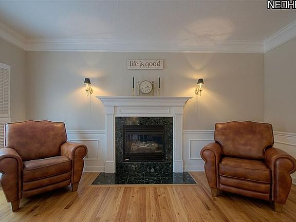 5th image of 475 Fox Hill Dr