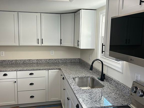 2nd image of 64 Willow Ct