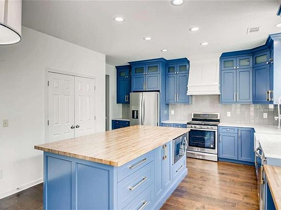 2nd image of 1410 Kilchis Falls Way