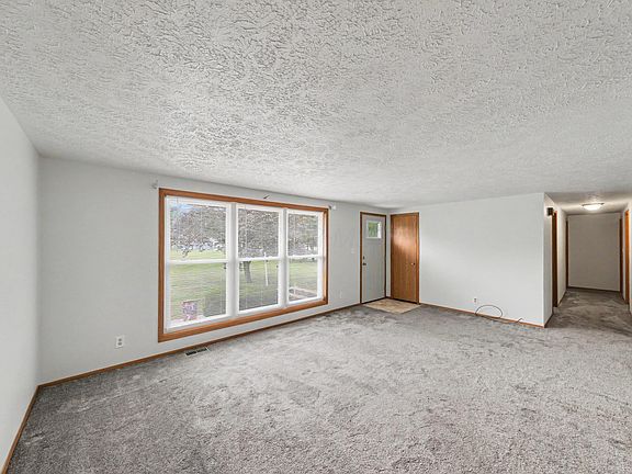 3rd image of 1383 Michigan Dr