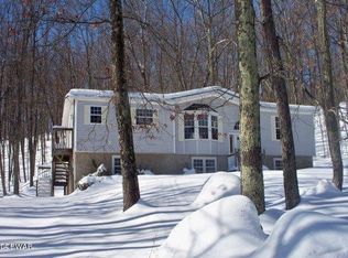 153 Chipmunk Rd, Bushkill, PA 18324