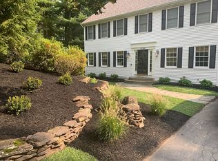 16 Wellington Dr, Saratoga Springs, NY 12866