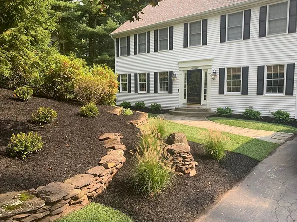16 Wellington Dr, Saratoga Springs, NY 12866