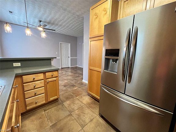 3rd image of 1812 Kempsville Crossing Ln