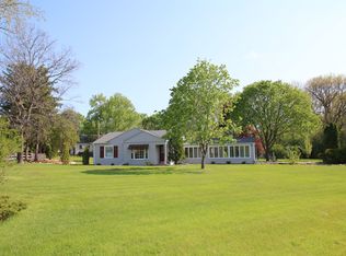 1530 S West Ln, New Berlin, WI 53146