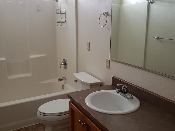 5th image of 921 S McCabe Ln
