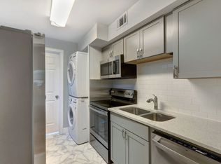 Large Brand New - One Bedroom (2 blocks from Historic Distr.), Savannah, GA 31401