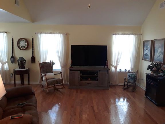 4th image of 1113 Cinnamon Dr