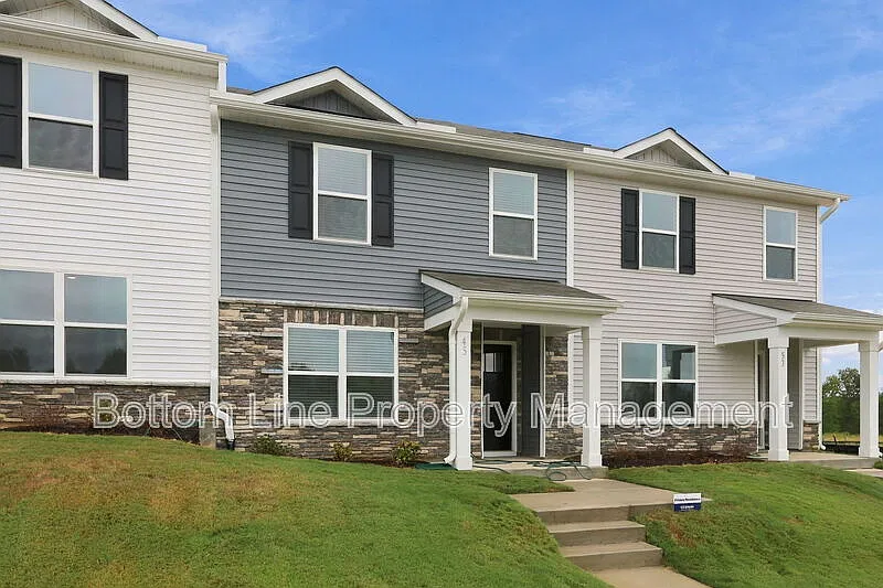 3 bed, 2.5 bath, 1418 sqft, $1,775 — Photo 2