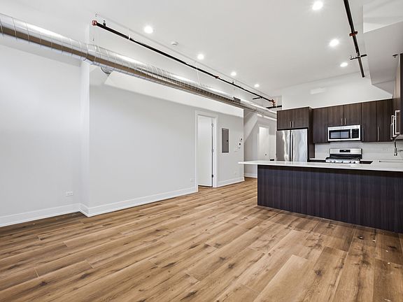 4th image of 2719 W Fullerton Ave #102