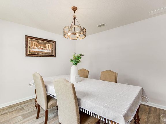 5th image of 10580 Queens Gate Cir
