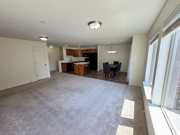 5th image of 909 S Main St APT F