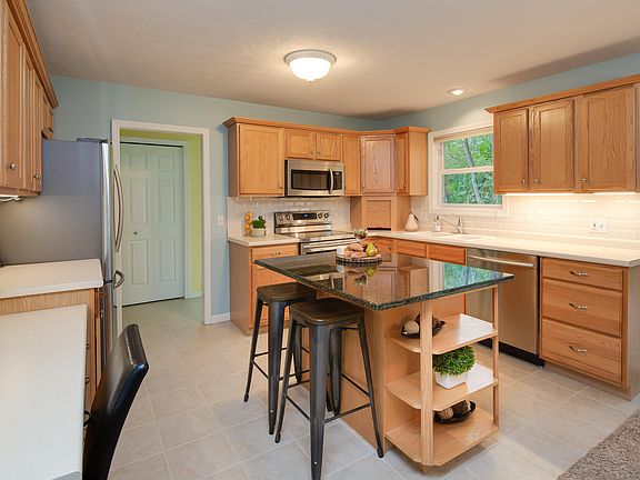 3rd image of 9481 Lightwood Ct