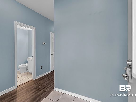 4th image of 444 Clubhouse Dr APT 6B