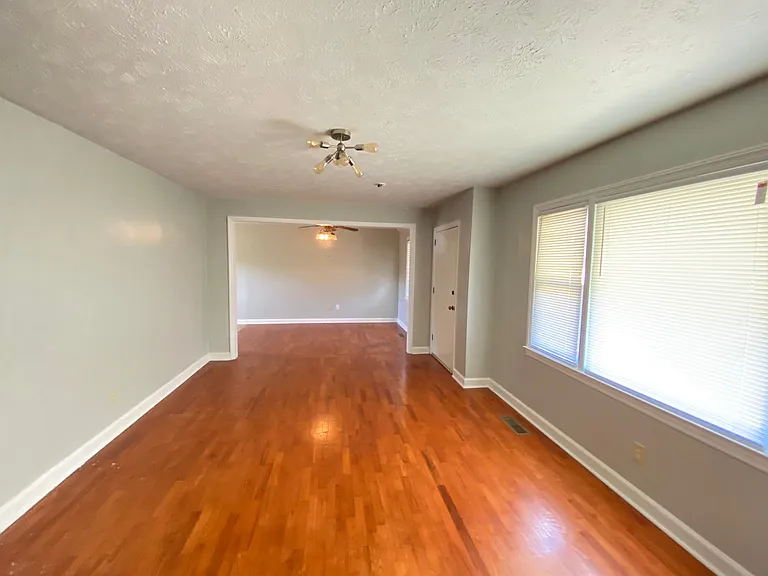 5118 Tulip Dr — Photo 5