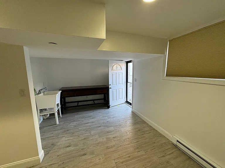 1188 Fairfax Ave #BASEMENT — Photo 2