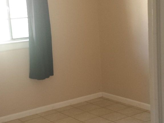3rd image of 1215 N Estrella St