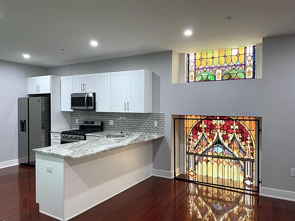2nd image of 929 Marlborough St #17A