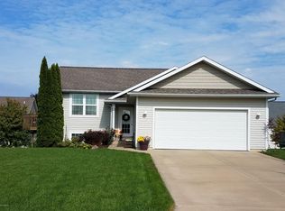 10321 Summerwood Dr, Zeeland, MI 49464