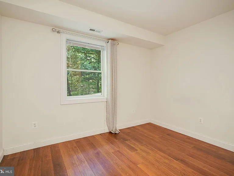 Carlynn Dr — Photo 2