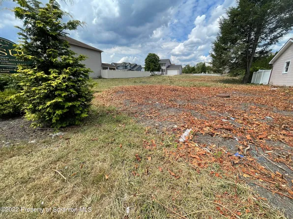 11 Riverview Dr, Jessup, PA 18434