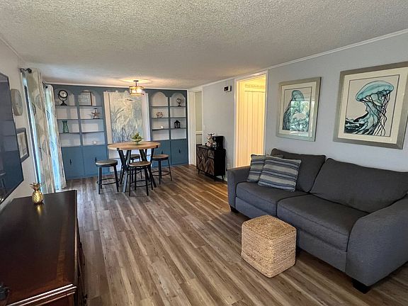 4th image of 202 Broadway Ave E #415