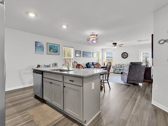 5th image of 140 Cape Point Dr.